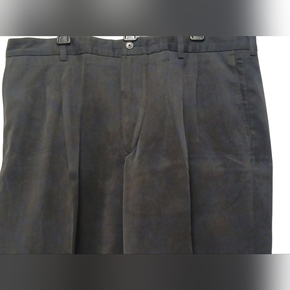 Tommy Bahama - Navy Blue Silk & Rayon Shorts, Four Pockets, Button & Zip Closure - Picture 2 of 8